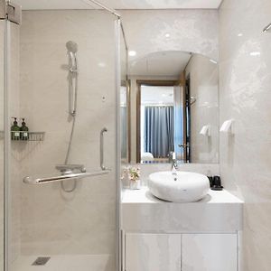 One-Bedroom Apartment City View